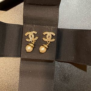 Chanel CC drop earrings